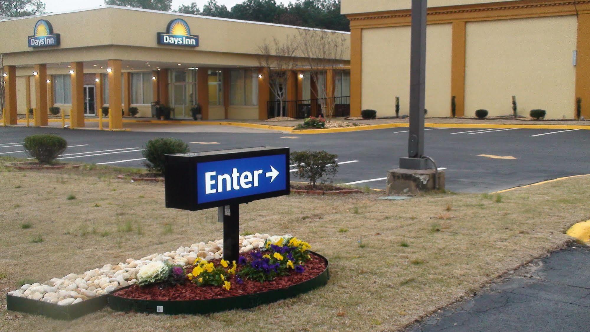 Days Inn By Wyndham Madison Exteriér fotografie