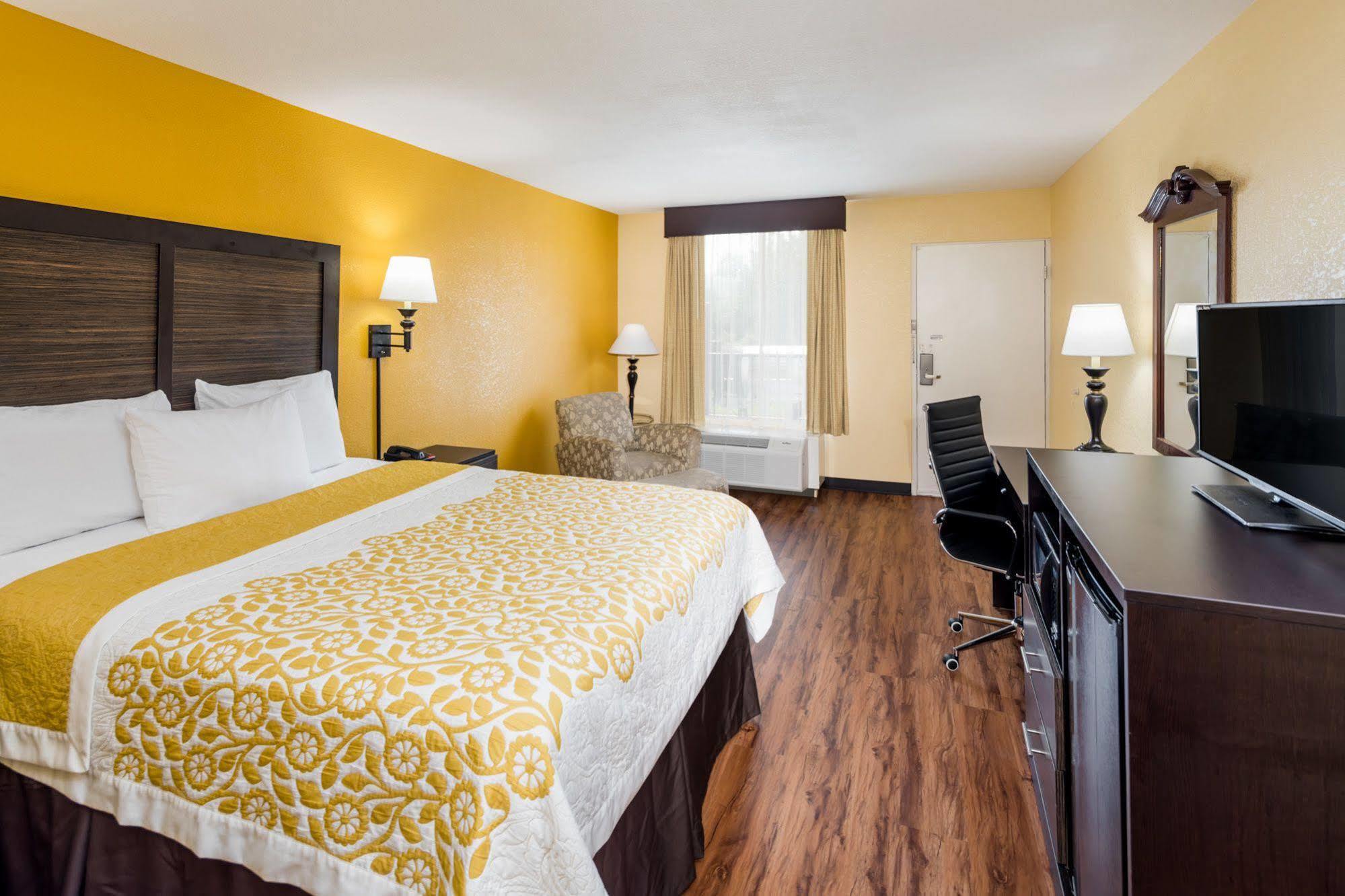 Days Inn By Wyndham Madison Exteriér fotografie