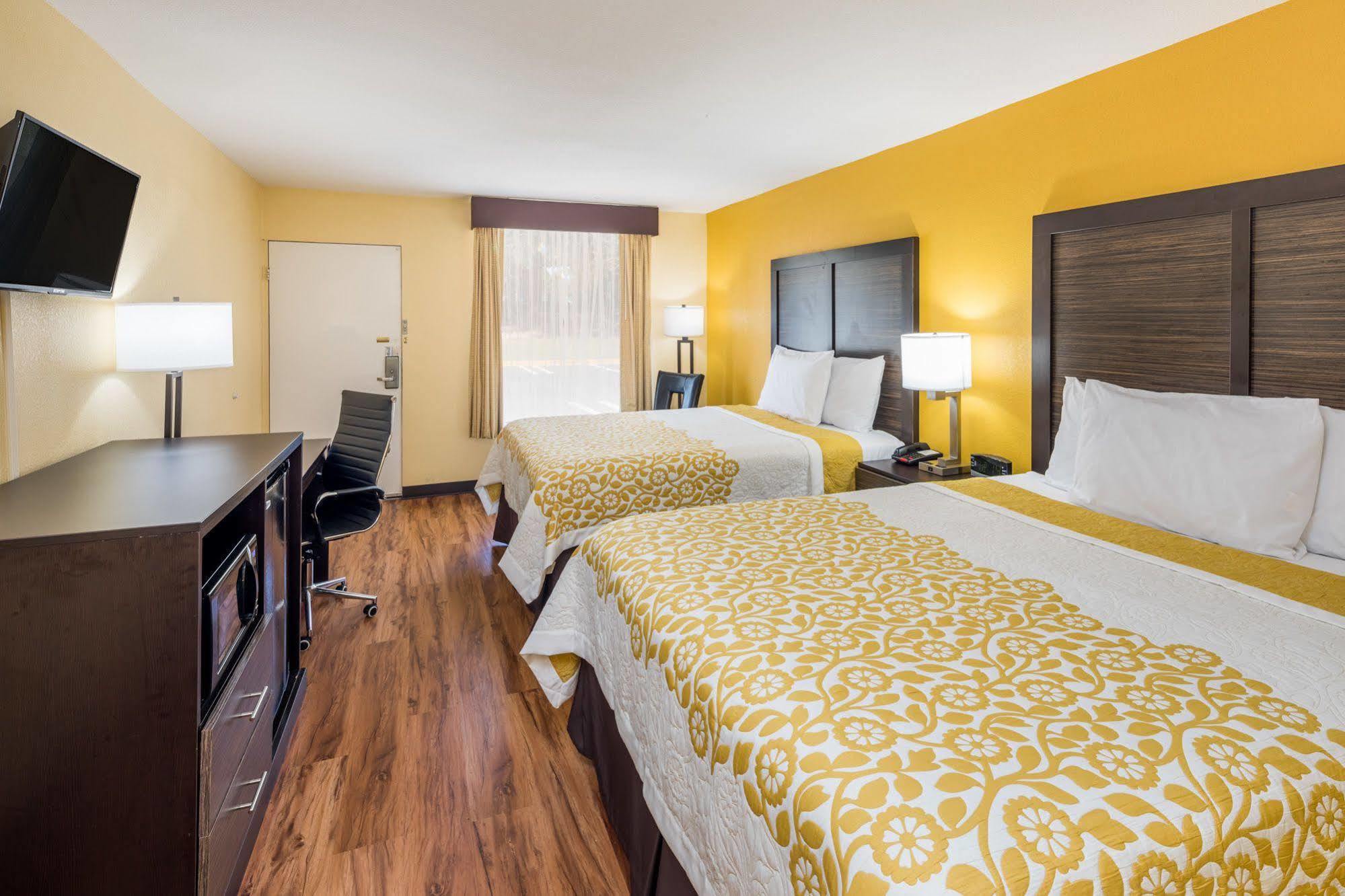 Days Inn By Wyndham Madison Exteriér fotografie