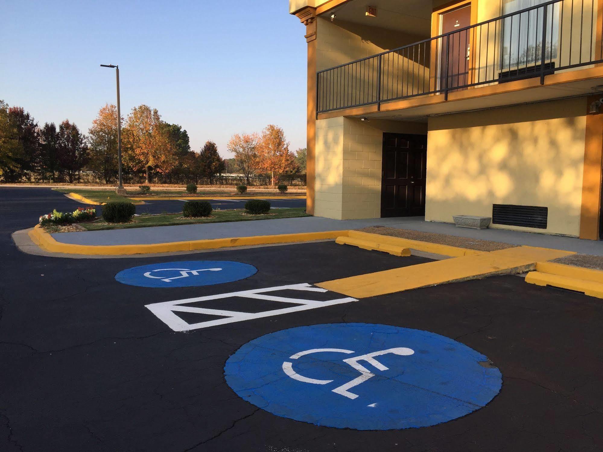 Days Inn By Wyndham Madison Exteriér fotografie